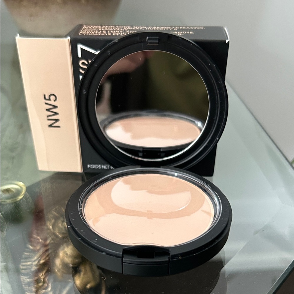 MAC Studio Fix Powder Plus in NW5